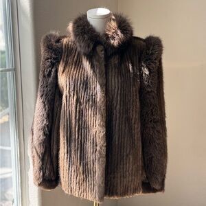 This stunning vintage Saga Mink brown fur coat in size S/M